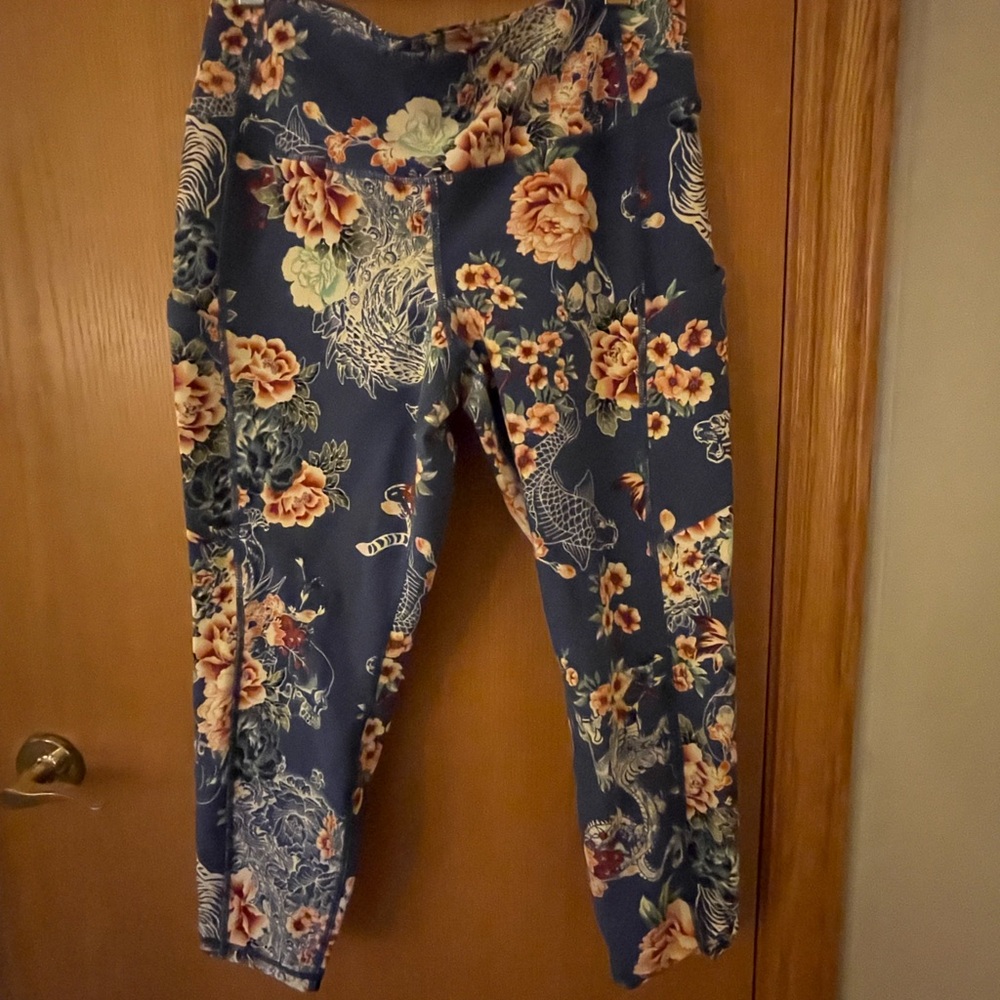 Torrid Cropped Active Yoga Pants ~ GREAT Compression!